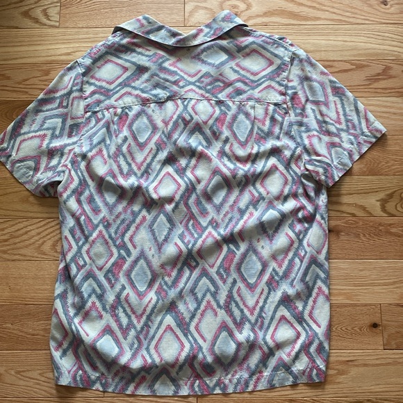 Like new silk top - Picture 2 of 10